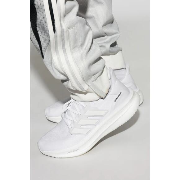 Adidas Women's 6 White Ultraboost 5 Running Sneaker Shoes Athletic Active LB4-3 - Picture 1 of 9